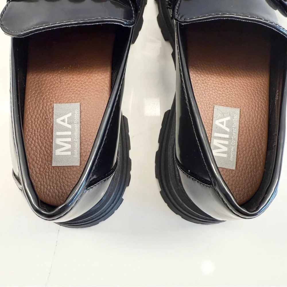 MIA Gabina Women's Black Chunky Chain Lug Loafers Size 8.5 Casual Flats Slip On